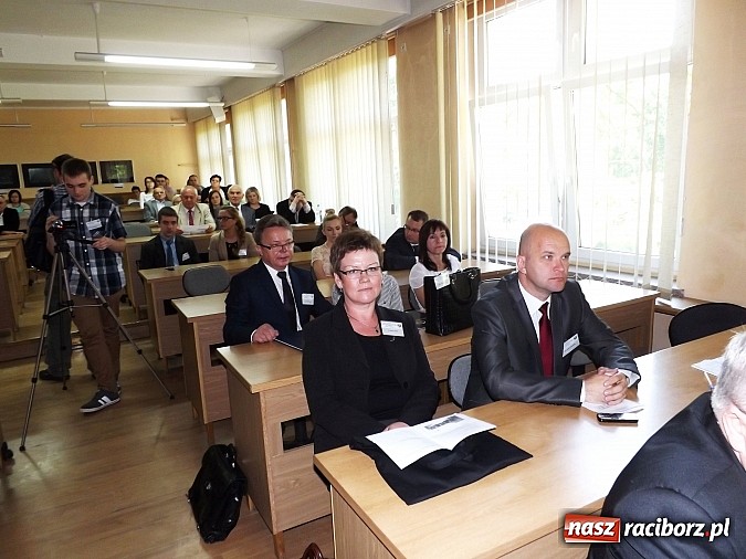 Zdjęcie w galerii na portalu naszraciborz.pl: Instytut Studi&oacute;w Społecznych PWSZ świętuje 10-lecie wiadomości z regionu