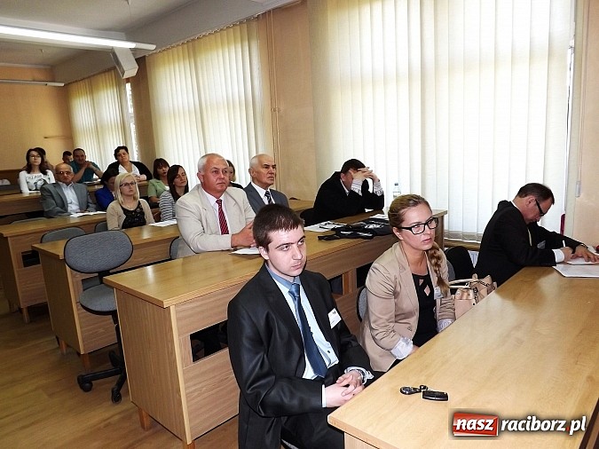 Zdjęcie w galerii na portalu naszraciborz.pl: Instytut Studi&oacute;w Społecznych PWSZ świętuje 10-lecie wiadomości z regionu