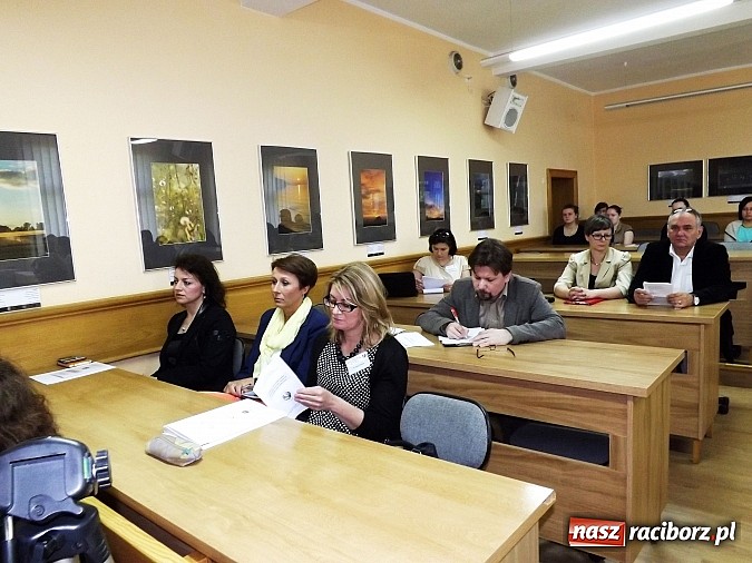 Zdjęcie w galerii na portalu naszraciborz.pl: Instytut Studi&oacute;w Społecznych PWSZ świętuje 10-lecie wiadomości z regionu