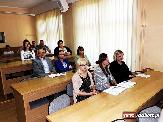 Zdjęcie w galerii na portalu naszraciborz.pl: Instytut Studi&oacute;w Społecznych PWSZ świętuje 10-lecie wiadomości z regionu
