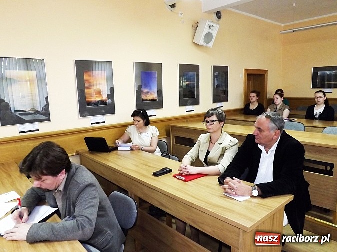 Zdjęcie w galerii na portalu naszraciborz.pl: Instytut Studi&oacute;w Społecznych PWSZ świętuje 10-lecie wiadomości z regionu