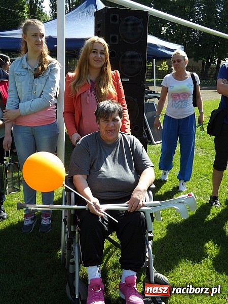Zdjęcie w galerii na portalu naszraciborz.pl: Igrzyska Sport ku radości - olimpijski znicz na stadionie PWSZ wiadomości z regionu