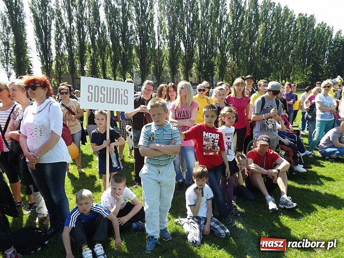 Zdjęcie w galerii na portalu naszraciborz.pl: Igrzyska Sport ku radości - olimpijski znicz na stadionie PWSZ wiadomości z regionu