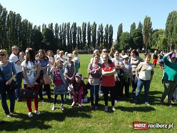 Zdjęcie w galerii na portalu naszraciborz.pl: Igrzyska Sport ku radości - olimpijski znicz na stadionie PWSZ wiadomości z regionu