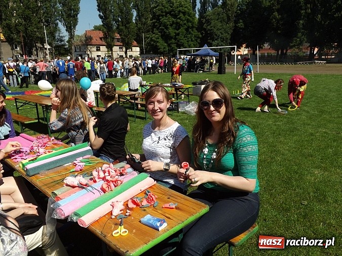 Zdjęcie w galerii na portalu naszraciborz.pl: Igrzyska Sport ku radości - olimpijski znicz na stadionie PWSZ wiadomości z regionu