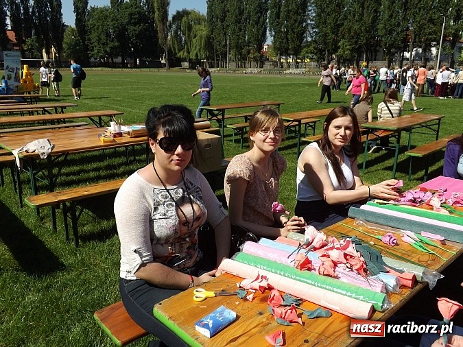 Zdjęcie w galerii na portalu naszraciborz.pl: Igrzyska Sport ku radości - olimpijski znicz na stadionie PWSZ wiadomości z regionu