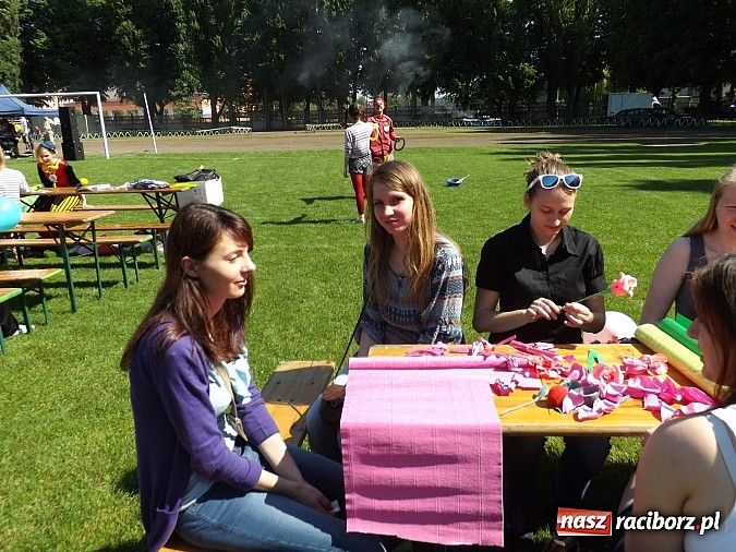 Zdjęcie w galerii na portalu naszraciborz.pl: Igrzyska Sport ku radości - olimpijski znicz na stadionie PWSZ wiadomości z regionu