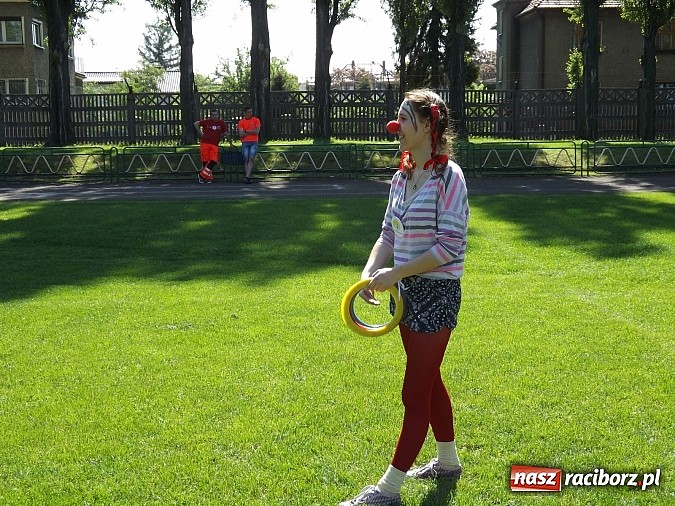 Zdjęcie w galerii na portalu naszraciborz.pl: Igrzyska Sport ku radości - olimpijski znicz na stadionie PWSZ wiadomości z regionu