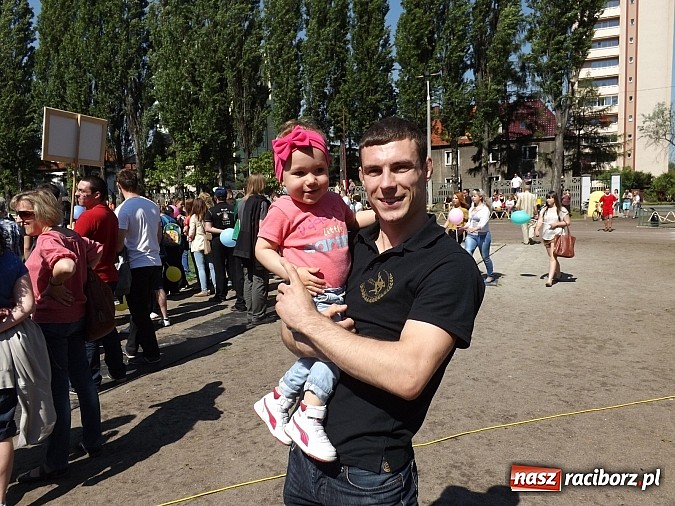 Zdjęcie w galerii na portalu naszraciborz.pl: Igrzyska Sport ku radości - olimpijski znicz na stadionie PWSZ wiadomości z regionu