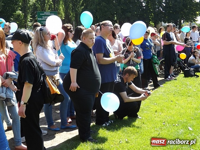 Zdjęcie w galerii na portalu naszraciborz.pl: Igrzyska Sport ku radości - olimpijski znicz na stadionie PWSZ wiadomości z regionu