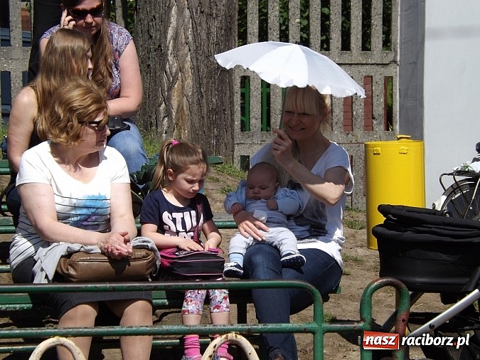 Zdjęcie w galerii na portalu naszraciborz.pl: Igrzyska Sport ku radości - olimpijski znicz na stadionie PWSZ wiadomości z regionu