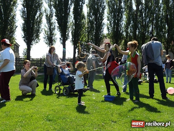 Zdjęcie w galerii na portalu naszraciborz.pl: Igrzyska Sport ku radości - olimpijski znicz na stadionie PWSZ wiadomości z regionu