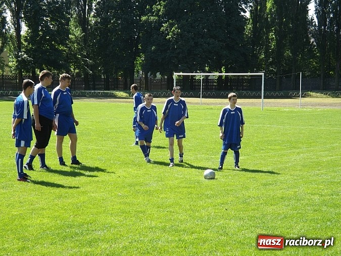 Zdjęcie w galerii na portalu naszraciborz.pl: Igrzyska Sport ku radości - olimpijski znicz na stadionie PWSZ wiadomości z regionu