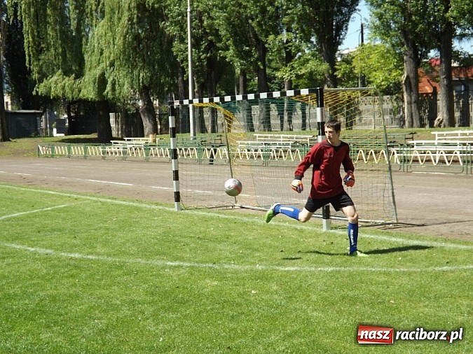 Zdjęcie w galerii na portalu naszraciborz.pl: Igrzyska Sport ku radości - olimpijski znicz na stadionie PWSZ wiadomości z regionu