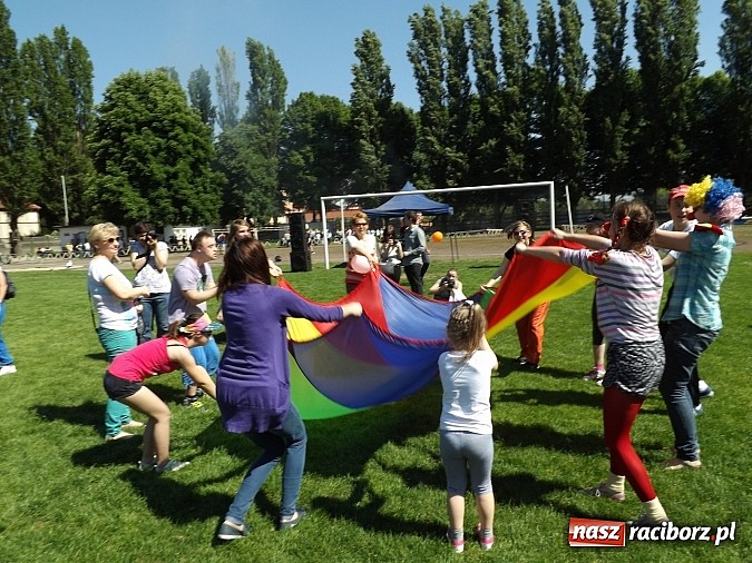 Zdjęcie w galerii na portalu naszraciborz.pl: Igrzyska Sport ku radości - olimpijski znicz na stadionie PWSZ wiadomości z regionu