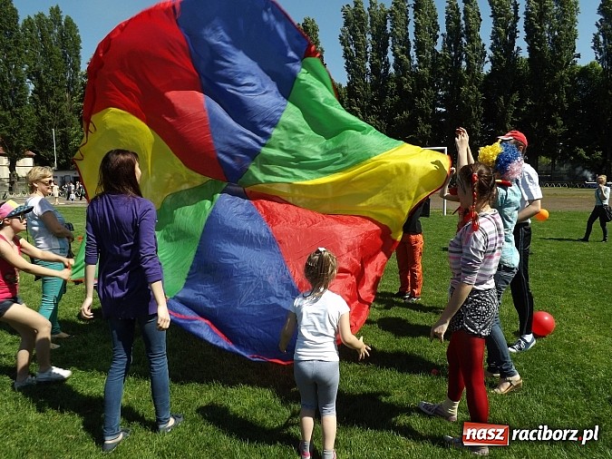Zdjęcie w galerii na portalu naszraciborz.pl: Igrzyska Sport ku radości - olimpijski znicz na stadionie PWSZ wiadomości z regionu