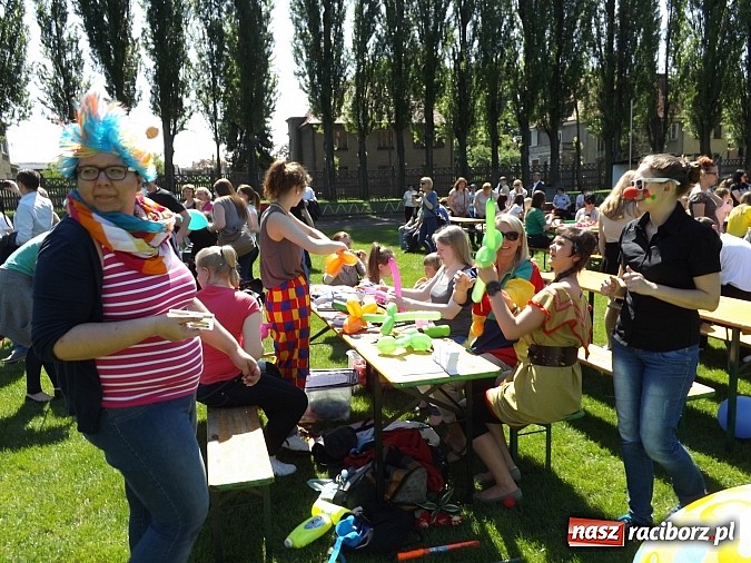 Zdjęcie w galerii na portalu naszraciborz.pl: Igrzyska Sport ku radości - olimpijski znicz na stadionie PWSZ wiadomości z regionu