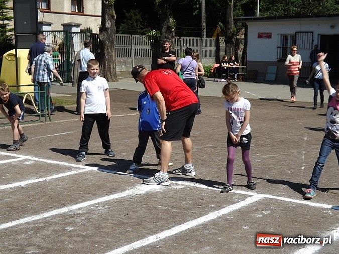 Zdjęcie w galerii na portalu naszraciborz.pl: Igrzyska Sport ku radości - olimpijski znicz na stadionie PWSZ wiadomości z regionu