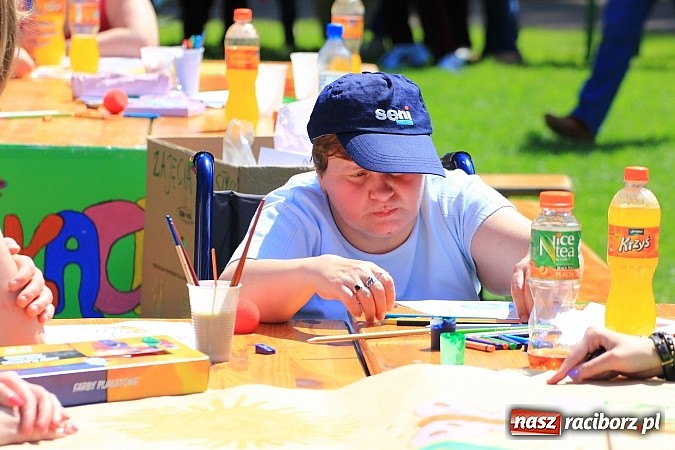 Zdjęcie w galerii na portalu naszraciborz.pl: Igrzyska Sport ku radości - olimpijski znicz na stadionie PWSZ wiadomości z regionu