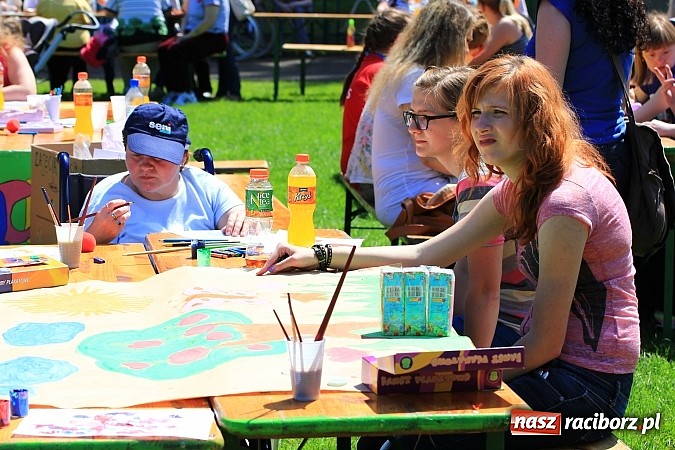 Zdjęcie w galerii na portalu naszraciborz.pl: Igrzyska Sport ku radości - olimpijski znicz na stadionie PWSZ wiadomości z regionu