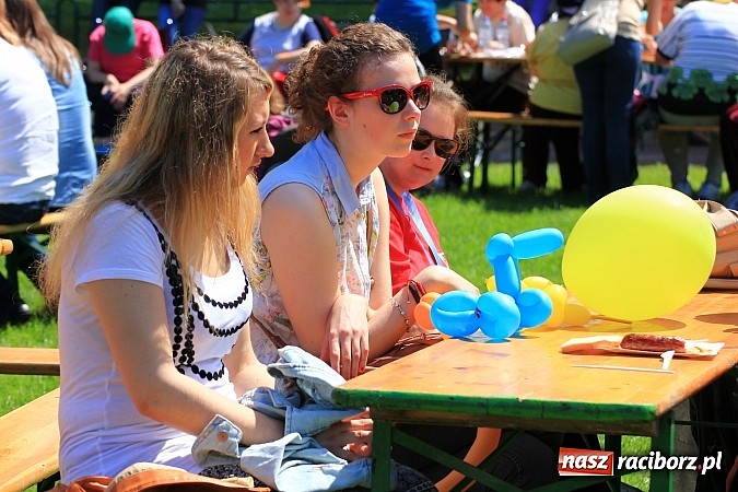 Zdjęcie w galerii na portalu naszraciborz.pl: Igrzyska Sport ku radości - olimpijski znicz na stadionie PWSZ wiadomości z regionu