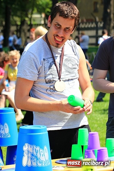 Zdjęcie w galerii na portalu naszraciborz.pl: Igrzyska Sport ku radości - olimpijski znicz na stadionie PWSZ wiadomości z regionu