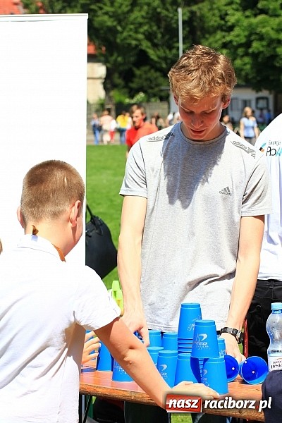 Zdjęcie w galerii na portalu naszraciborz.pl: Igrzyska Sport ku radości - olimpijski znicz na stadionie PWSZ wiadomości z regionu