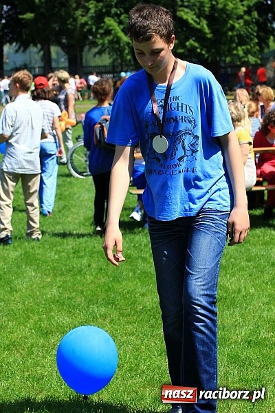 Zdjęcie w galerii na portalu naszraciborz.pl: Igrzyska Sport ku radości - olimpijski znicz na stadionie PWSZ wiadomości z regionu