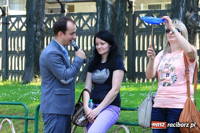 Zdjęcie w galerii na portalu naszraciborz.pl: Igrzyska Sport ku radości - olimpijski znicz na stadionie PWSZ wiadomości z regionu