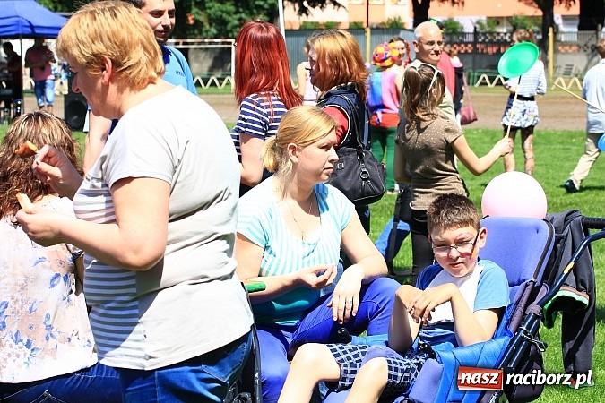 Zdjęcie w galerii na portalu naszraciborz.pl: Igrzyska Sport ku radości - olimpijski znicz na stadionie PWSZ wiadomości z regionu