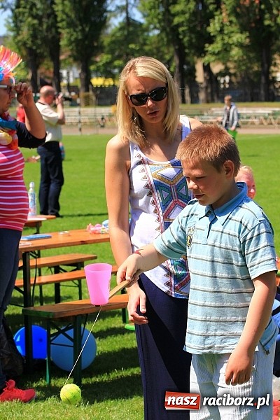 Zdjęcie w galerii na portalu naszraciborz.pl: Igrzyska Sport ku radości - olimpijski znicz na stadionie PWSZ wiadomości z regionu