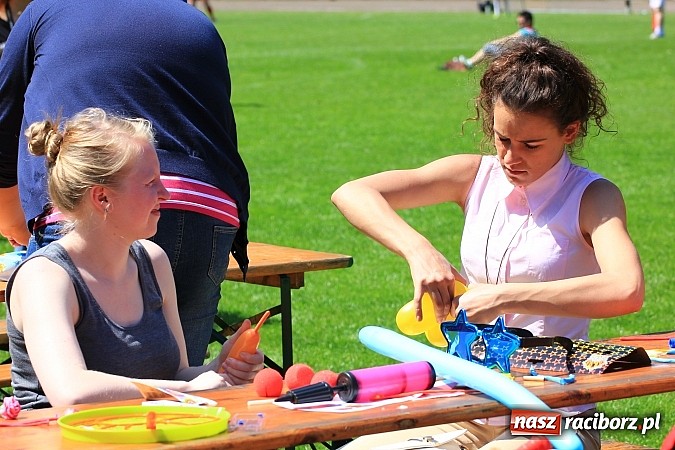 Zdjęcie w galerii na portalu naszraciborz.pl: Igrzyska Sport ku radości - olimpijski znicz na stadionie PWSZ wiadomości z regionu