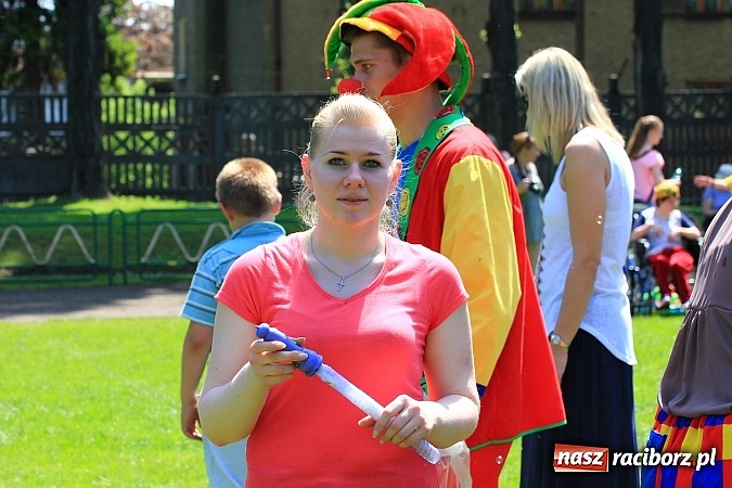 Zdjęcie w galerii na portalu naszraciborz.pl: Igrzyska Sport ku radości - olimpijski znicz na stadionie PWSZ wiadomości z regionu