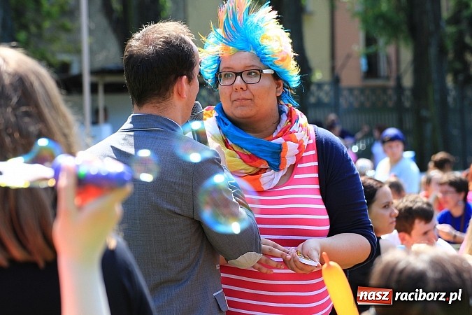 Zdjęcie w galerii na portalu naszraciborz.pl: Igrzyska Sport ku radości - olimpijski znicz na stadionie PWSZ wiadomości z regionu