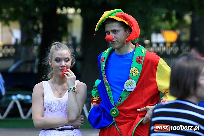 Zdjęcie w galerii na portalu naszraciborz.pl: Igrzyska Sport ku radości - olimpijski znicz na stadionie PWSZ wiadomości z regionu
