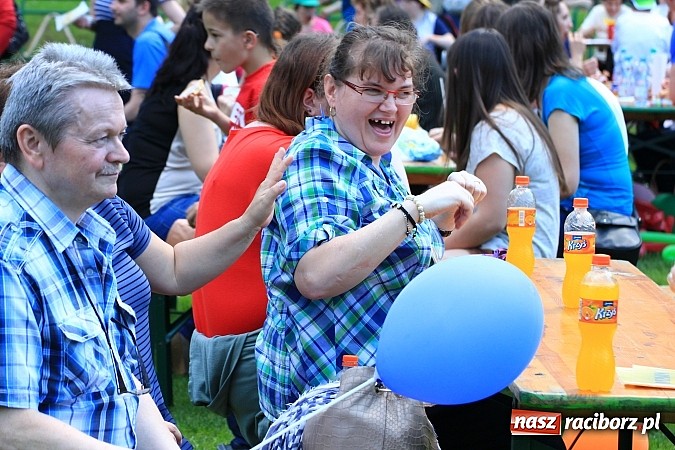 Zdjęcie w galerii na portalu naszraciborz.pl: Igrzyska Sport ku radości - olimpijski znicz na stadionie PWSZ wiadomości z regionu