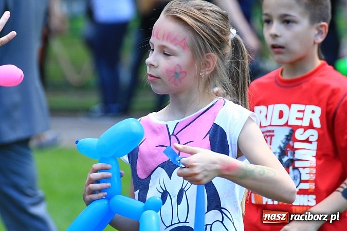 Zdjęcie w galerii na portalu naszraciborz.pl: Igrzyska Sport ku radości - olimpijski znicz na stadionie PWSZ wiadomości z regionu