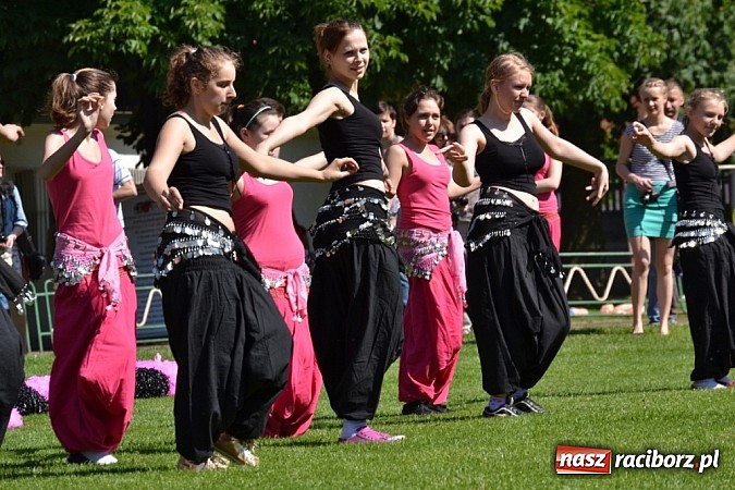 Zdjęcie w galerii na portalu naszraciborz.pl: Igrzyska Sport ku radości - olimpijski znicz na stadionie PWSZ wiadomości z regionu