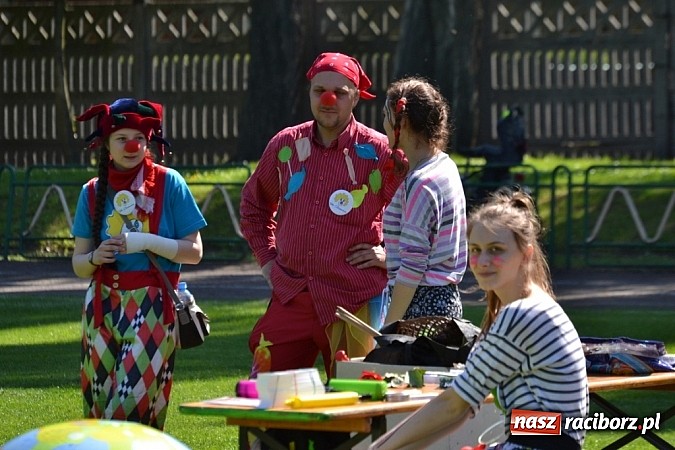Zdjęcie w galerii na portalu naszraciborz.pl: Igrzyska Sport ku radości - olimpijski znicz na stadionie PWSZ wiadomości z regionu