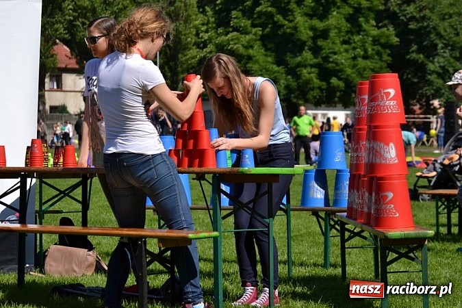 Zdjęcie w galerii na portalu naszraciborz.pl: Igrzyska Sport ku radości - olimpijski znicz na stadionie PWSZ wiadomości z regionu