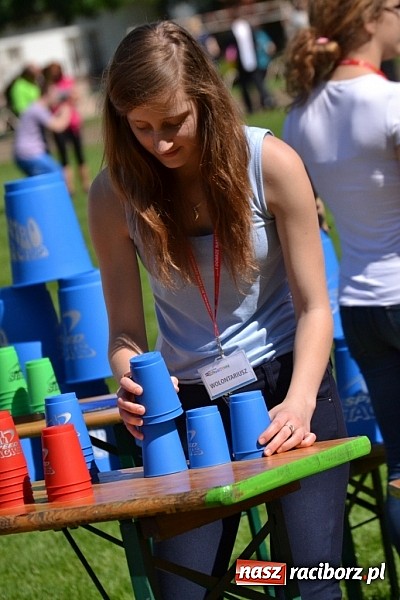 Zdjęcie w galerii na portalu naszraciborz.pl: Igrzyska Sport ku radości - olimpijski znicz na stadionie PWSZ wiadomości z regionu