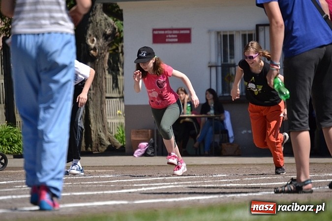 Zdjęcie w galerii na portalu naszraciborz.pl: Igrzyska Sport ku radości - olimpijski znicz na stadionie PWSZ wiadomości z regionu
