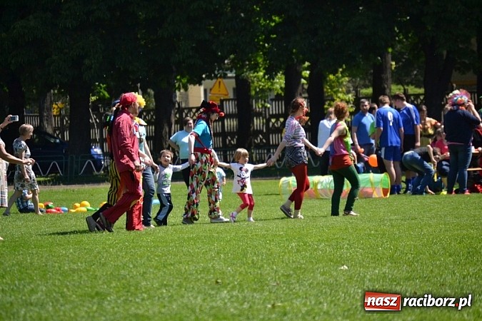 Zdjęcie w galerii na portalu naszraciborz.pl: Igrzyska Sport ku radości - olimpijski znicz na stadionie PWSZ wiadomości z regionu