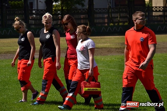 Zdjęcie w galerii na portalu naszraciborz.pl: Igrzyska Sport ku radości - olimpijski znicz na stadionie PWSZ wiadomości z regionu