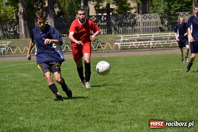 Zdjęcie w galerii na portalu naszraciborz.pl: Igrzyska Sport ku radości - olimpijski znicz na stadionie PWSZ wiadomości z regionu