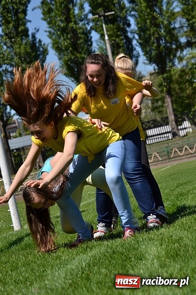 Zdjęcie w galerii na portalu naszraciborz.pl: Igrzyska Sport ku radości - olimpijski znicz na stadionie PWSZ wiadomości z regionu