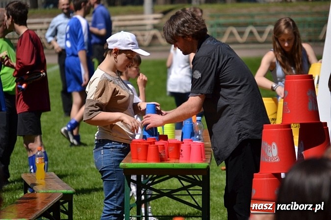 Zdjęcie w galerii na portalu naszraciborz.pl: Igrzyska Sport ku radości - olimpijski znicz na stadionie PWSZ wiadomości z regionu