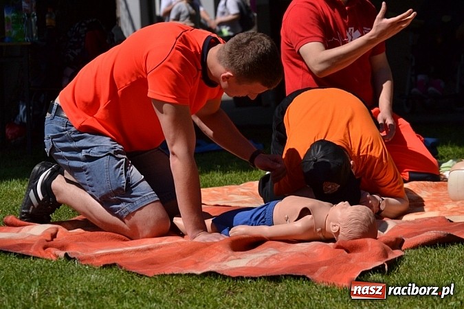 Zdjęcie w galerii na portalu naszraciborz.pl: Igrzyska Sport ku radości - olimpijski znicz na stadionie PWSZ wiadomości z regionu