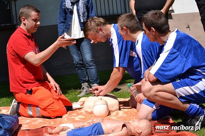 Zdjęcie w galerii na portalu naszraciborz.pl: Igrzyska Sport ku radości - olimpijski znicz na stadionie PWSZ wiadomości z regionu