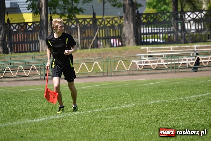 Zdjęcie w galerii na portalu naszraciborz.pl: Igrzyska Sport ku radości - olimpijski znicz na stadionie PWSZ wiadomości z regionu